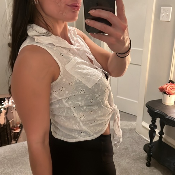 Love Notes Eyelet Collared Button Up Tie Front Tank Size S - Picture 4 of 10